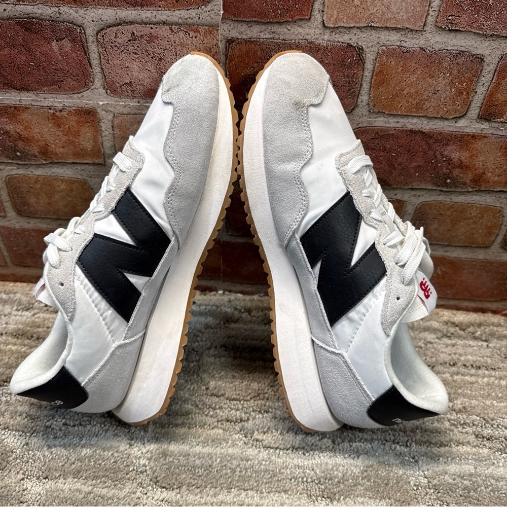 New Balance 327  White and Black Sneakers men’s Sz 11 D - Picture 4 of 12